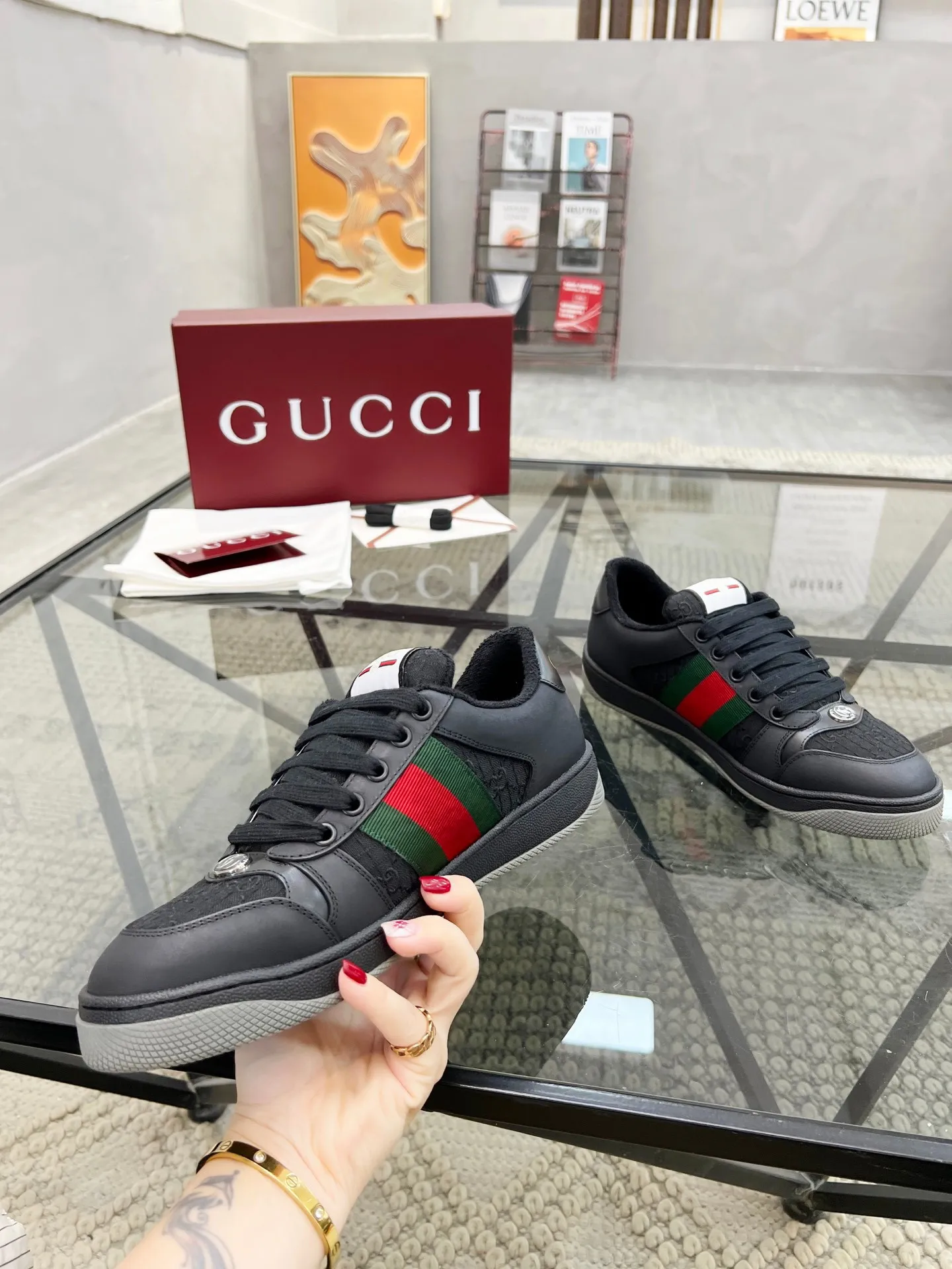 👟👟Ex-factory price 480👟👟 Couple style👫Gucci Gucci ❗️❗️New order shipped Original development Private mold making Correct last shape Hand-polished and distressed effect Correct details Complete accessories Imported leather/original towel lining crafted with craftsmanship Same size for men and women: 35-44
